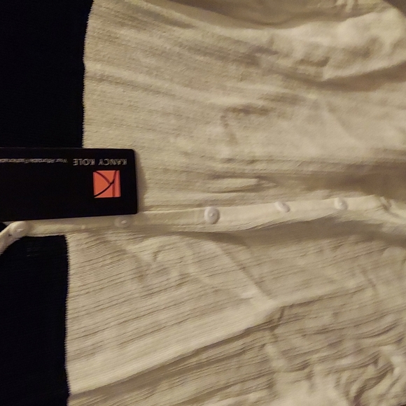 Kandy Kole sweater size XL in black and white. - Picture 8 of 8